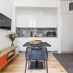 Paris Center - Stylish Apt In Le Marais, 4Pax
